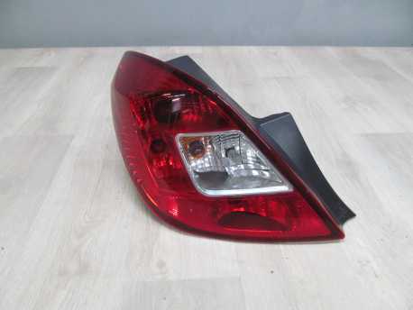 OPEL CORSA D 5D LAMPA TYL LEWA 89318811 13269050 06-14