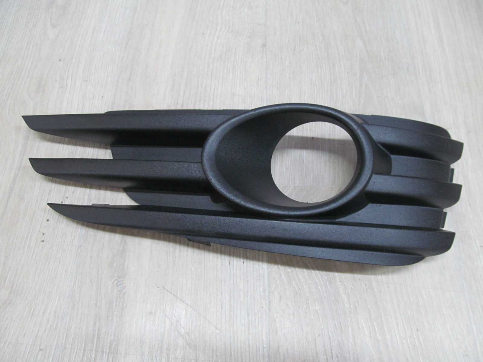 OPEL VECTRA C LIFT KRATKA ATRAPA ZDERZAKA PRAWA HALOGENU 13182925 05-08