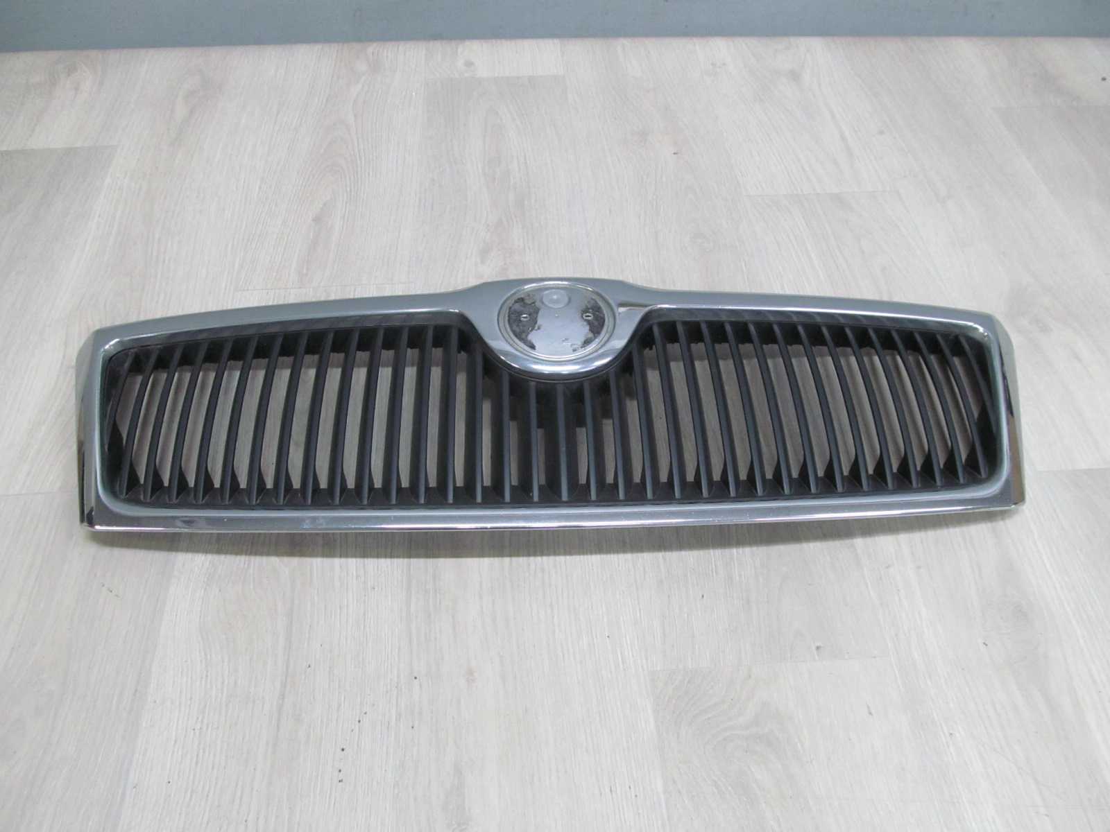 SKODA OCTAVIA II ATRAPA GRILL ZDERZAKA 1Z0853668 04-13