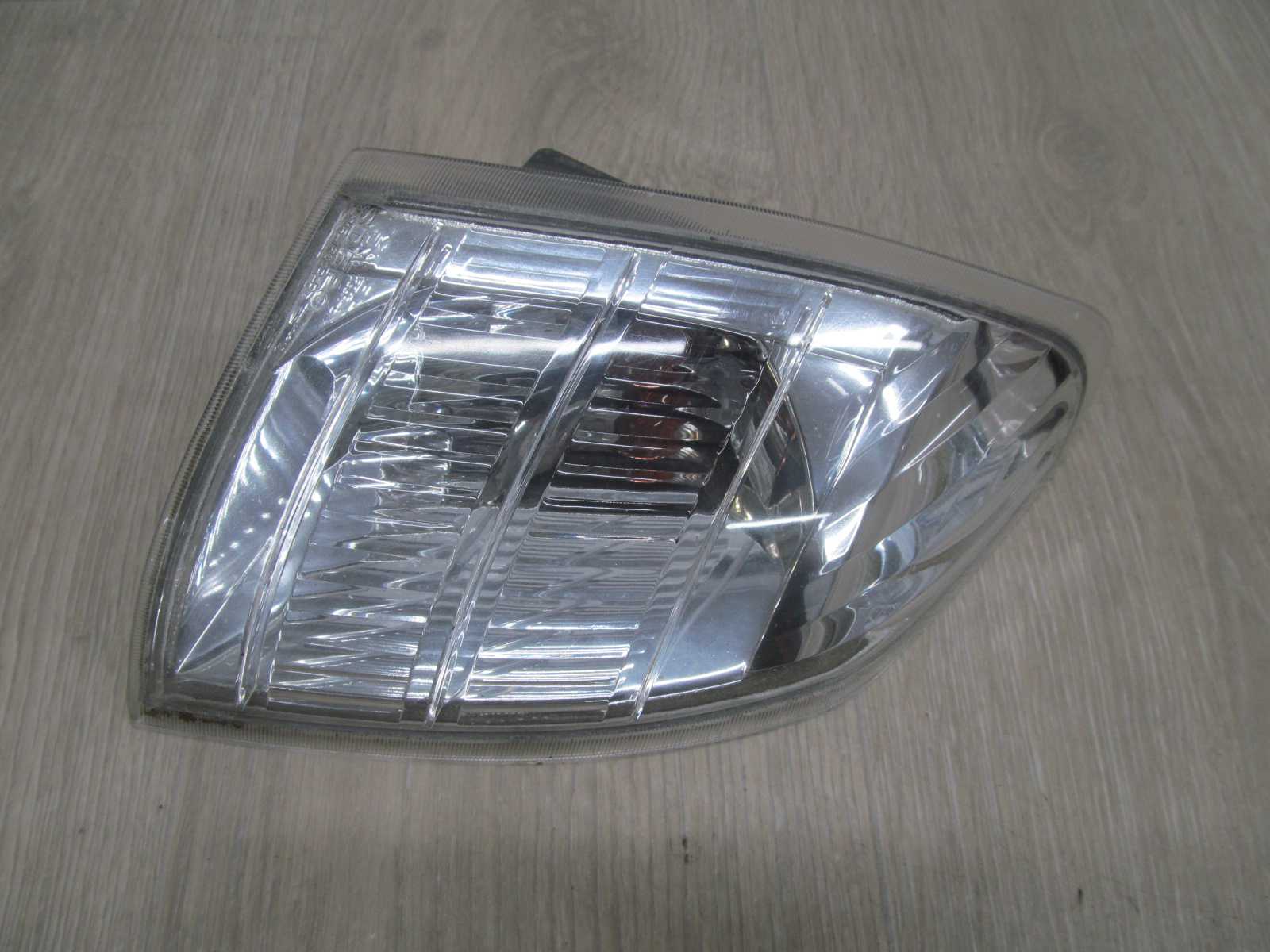NISSAN X-TRAIL T30 KIERUNKOWSKAZ MIGACZ PRAWY 01-07