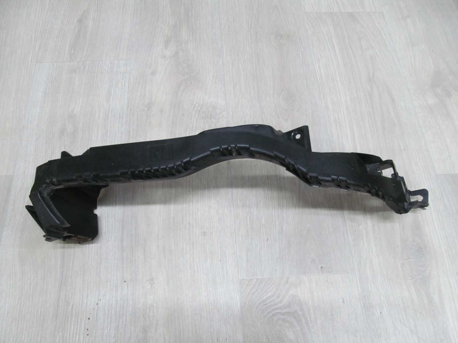 SUBARU LEGACY IV OUTBACK SLIZG POD LAMPE PRAWY PRZOD 06-09