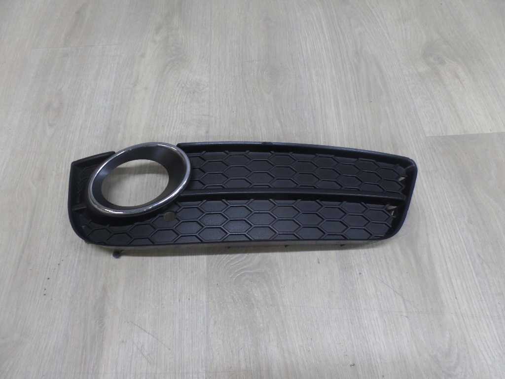 AUDI A5 8T KRATKA ZDERZAKA HALOGENU PRAWA 8T0807682