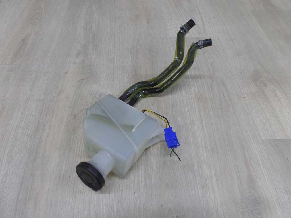 MITSUBISHI CANTER 7C18 4.9 DID ZBIORNIK PLYNU HAMULCOWGO 07-14