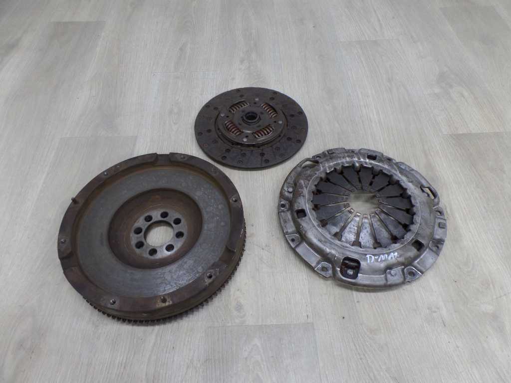 ISUZU D-MAX 2.5 4JK1 06-12 KOLO ZAMACHOWE DOCISK TARCZA