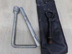 NISSAN CABSTAR MAXITY NT400 LEWAREK PODNOSNIK HYDRAULICZNY UCHO ZESTAW 99551MB40A