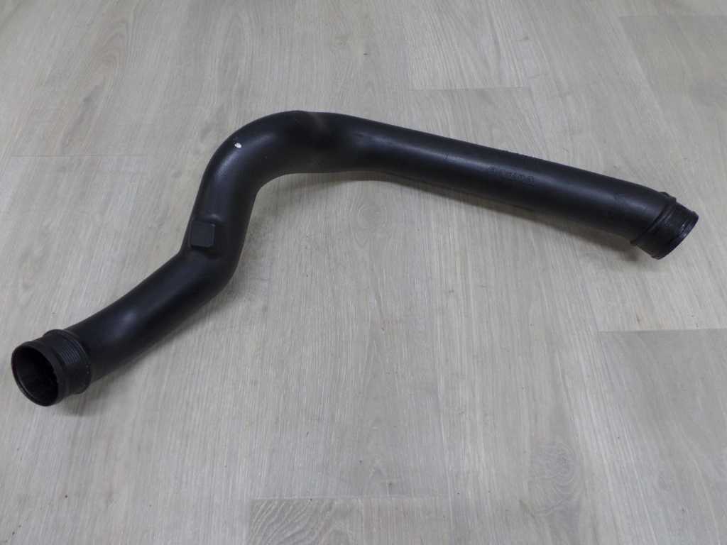 VOLVO XC90 2.4 D5 RURA PRZEWOD POWIETRZA INTERCOOLERA 30714184 06-