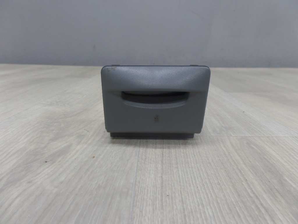 IVECO DAILY IV LIFT 06-14 UCHWYT NA KUBEK NA NAPOJ 3802682
