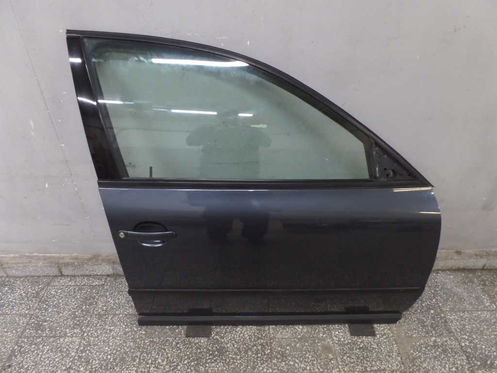VW PASSAT B5 KOMBI DRZWI PRZEDNIE PRAWE 96-00 LC7U