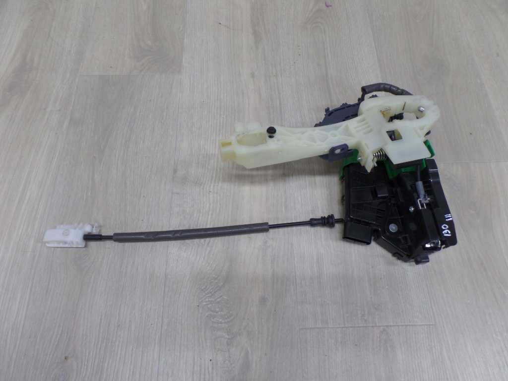 HYUNDAI I30 III HB 17-21 ZAMEK DRZWI LEWY PRZOD 81310-G3040