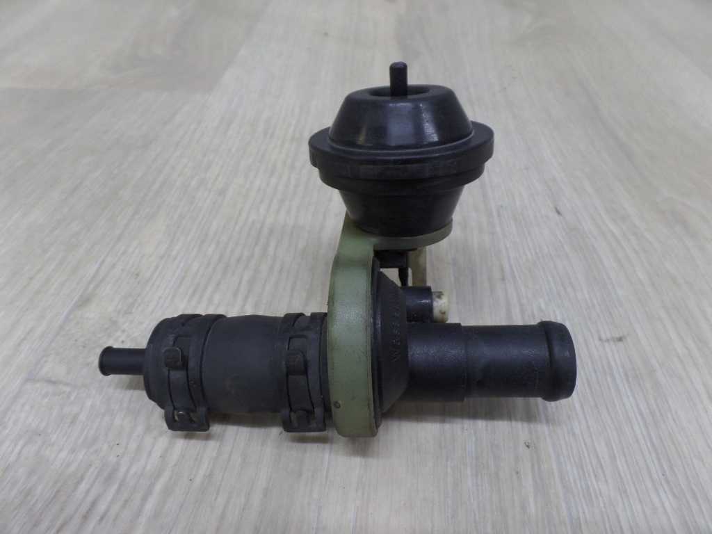 VW AUDI ZAWOR NAGRZEWNICY 4A0819809