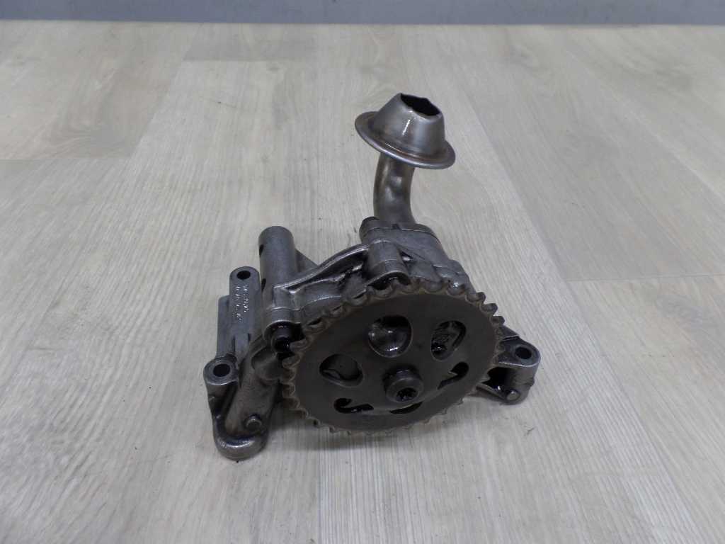 VW SEAT SKODA 1.9 TDI  POMPA OLEJU 06A115105
