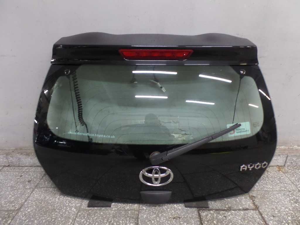 TOYOTA AYGO II 2 KLAPA BAGAZNIKA TYL SZYBA 14-21