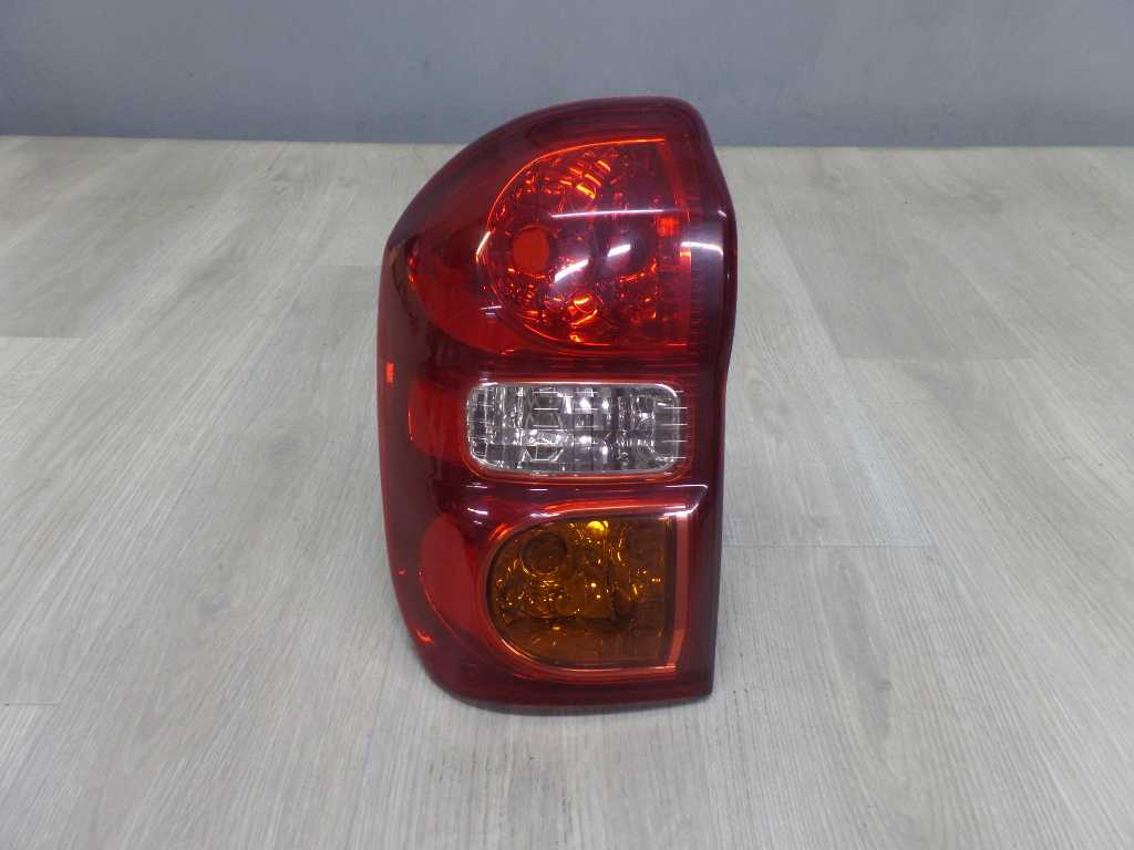 TOYOTA RAV4 II LIFT LAMPA TYLNA TYL LEWA 03-05