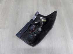 SUZUKI GRAND VITARA II 3D LAMPA TYL LEWA 35603-64J1L 05-14