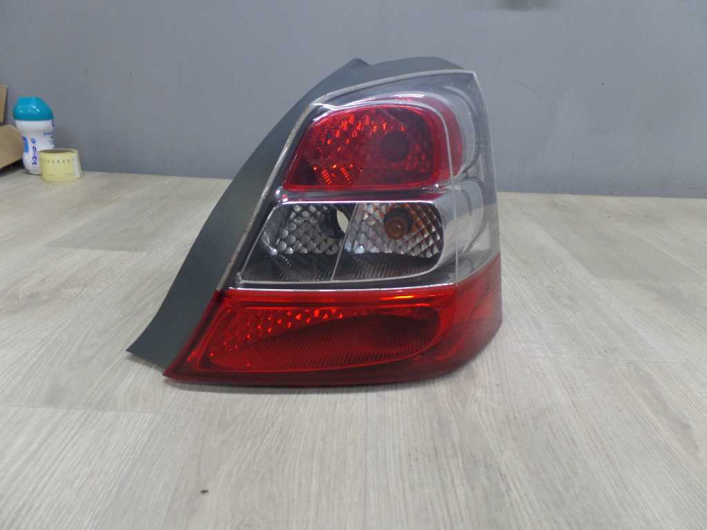HONDA CIVIC VII LIFT 5D LIFT LAMPA TYL PRAWA 04-06