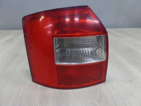 AUDI A4 B6 KOMBI LAMPA TYLNA TYL LEWA 8E9945095A 01-04