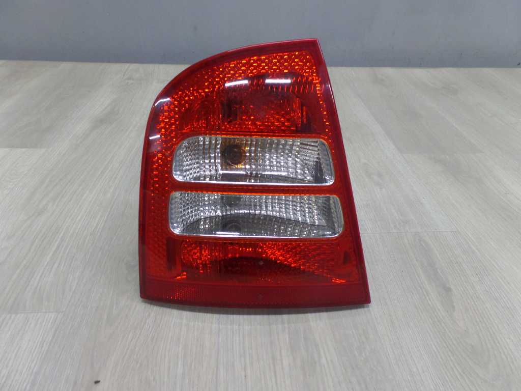 SKODA OCTAVIA I LIFT HB LAMPA TYL TYLNA LEWA 00-10 1U6945095