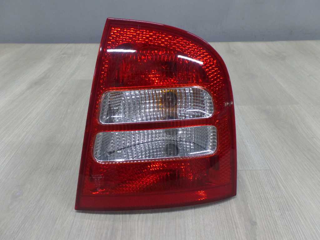 SKODA OCTAVIA I LIFT HB LAMPA TYL TYLNA PRAWA 00-10
