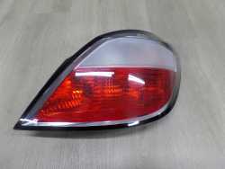 OPEL ASTRA H HB LAMPA TYL PRAWA 24451837 04-06