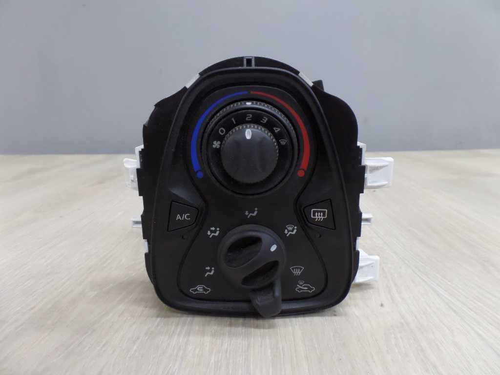 TOYOTA AYGO II 2 PANEL KLIMATYZACJI 55900-YV030 B000737077 14-18
