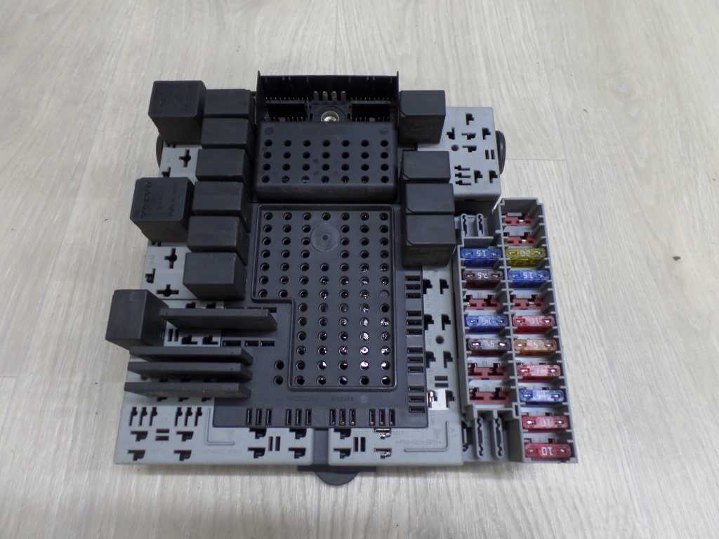 VOLVO S60 V70 XC SKRZYNKA MODUL CEM 08679899 08696098 00-09