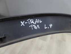 NISSAN X-TRAIL T31 LISTWA NAKLADKA BLOTNIKA PRZOD LEWY 76853JG00A 08-13