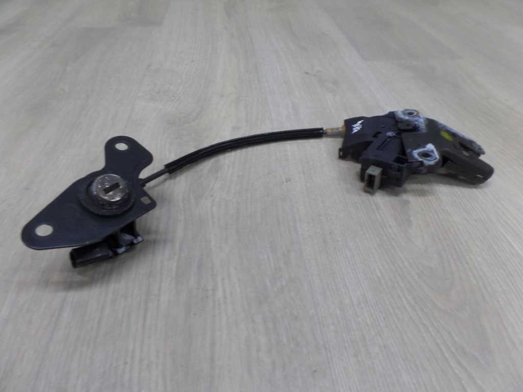 AUDI A4 B6 PASSAT B6 JETTA 05- ZAMEK KLAPY BAGAZNIKA WKLADKA 1T0827573 4F5827505C