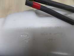 DAIHATSU TERIOS 97-05 ZBIORNIK PLYNU DO SPRYSKIWACZY Z POMPKA