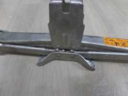 NISSAN X-TRAIL T31 LEWAREK PODNOSNIK 99550-EQ56D 08-13