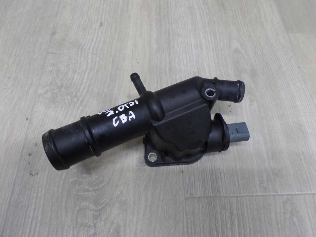 VW TIGUAN 2.0 TDI 07-16 OBUDOWA TERMOSTATU 03L121132DE
