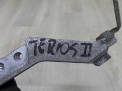 DAIHATSU TERIOS II 1.5 LAPA WSPORNIK KOLEKTORA PRZEPUSTNICY SILNIKA 06-16