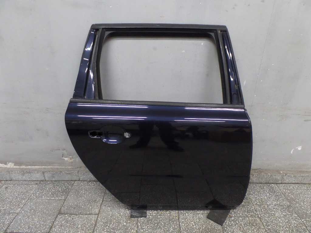 VOLVO V70 III XC70 06-16 DRZWI TYL TYLNE PRAWE 467-46