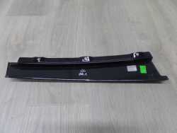VOLVO S80 II V70 III XC70 06-13 LISTAWA OSLONA SLUPKA DRZWI PRAWY TYL 30799058