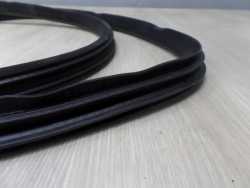 VOLVO V70 III XC70 06-13 USZCZELKA DRZWI LEWY TYL