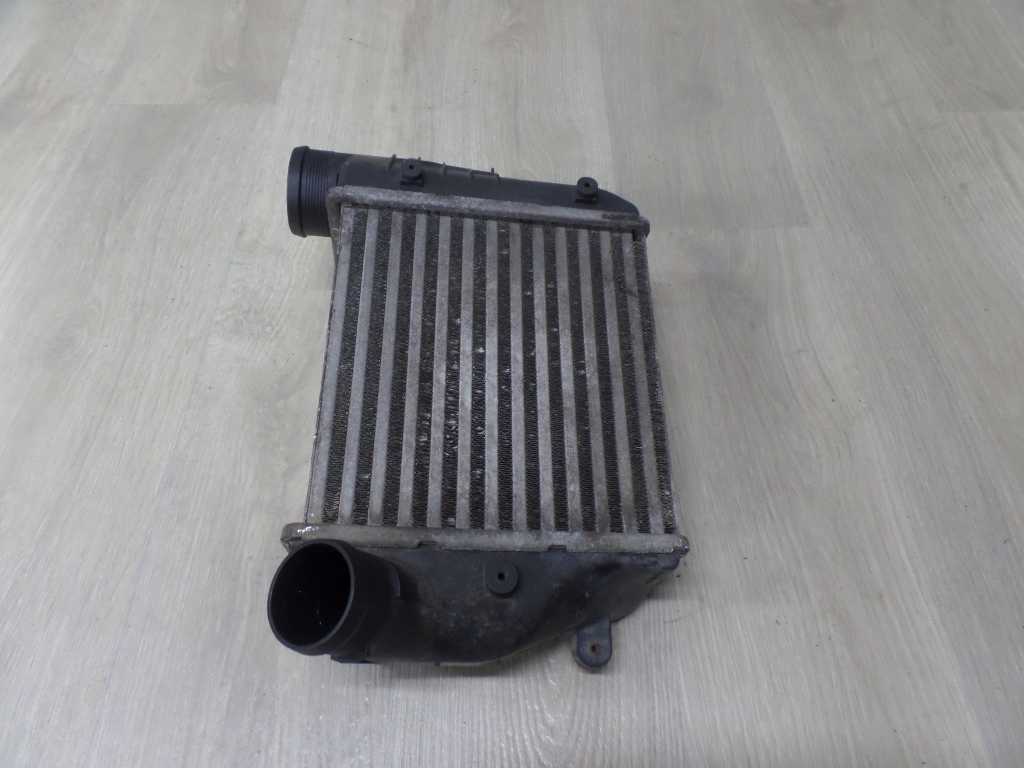 AUDI A6 C6 3.0 TDI CHLODNICA INTERCOOLER POWIETRZA LEWY 4F0145805E