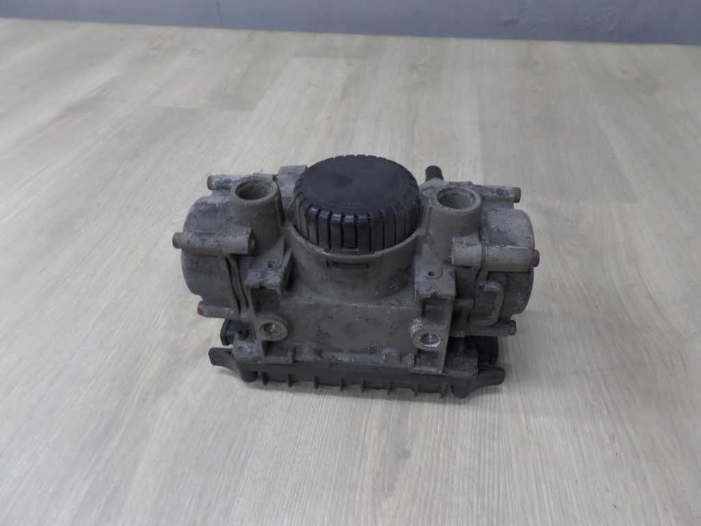 MAN TGL TGM TGA 8-180 ZAWOR MODULATOR HAMULCOWY ABS EBS TYL 4801041050