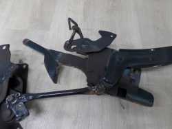 ISUZU NPR NQR NKR ZAMEK RYGIEL KABINY 04-07