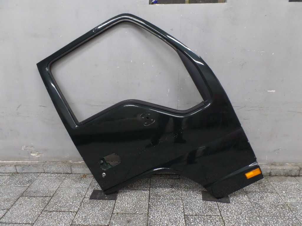 ISUZU NPR NQR NKR DRZWI PRZOD PRAWE 04-07