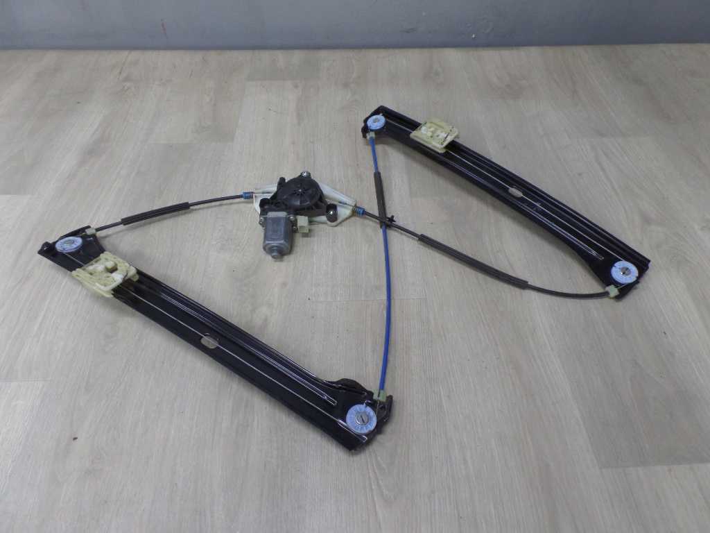 VW TOURAN 5T III MECHANIZM PODNOSNIK SZYBY PRAWY PRZOD 5TA837462A 15-