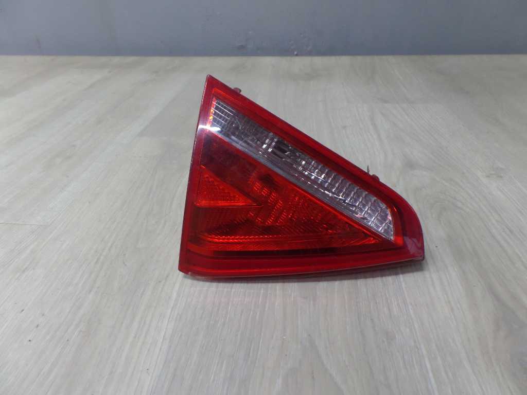 AUDI A5 8T COUPE LAMPA TYL LEWA W KLAPE 8T0945093