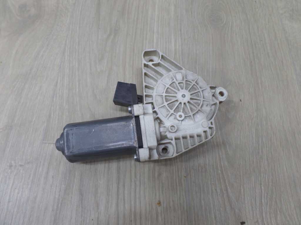MERCEDES A KLASSA W169 W245 SILNICZEK SZYBY PRAWY TYL A1698204442 04-11
