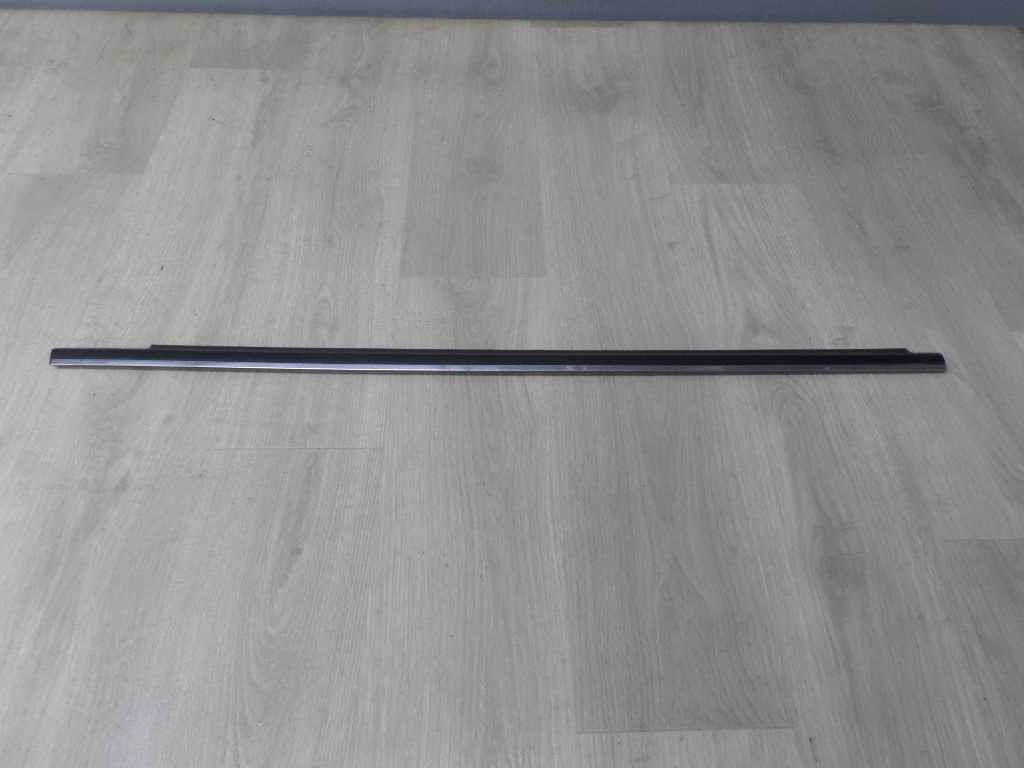 MERCEDES A KLASSA W169 04- LISTWA ZGARNIAJACA SZYBY PRAWY PRZOD A1697200424
