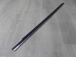 MERCEDES A KLASSA W169 04- LISTWA ZGARNIAJACA SZYBY PRAWY PRZOD A1697200424