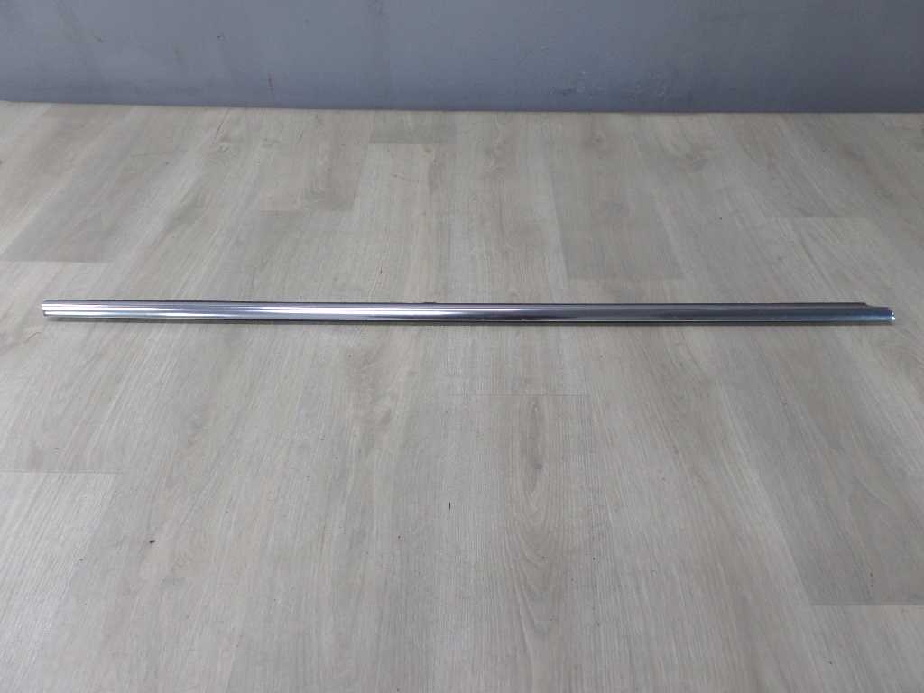 VW PASSAT B6 LISTWA ZGARNIAJACA PRAWY PRZOD 3C4837476B