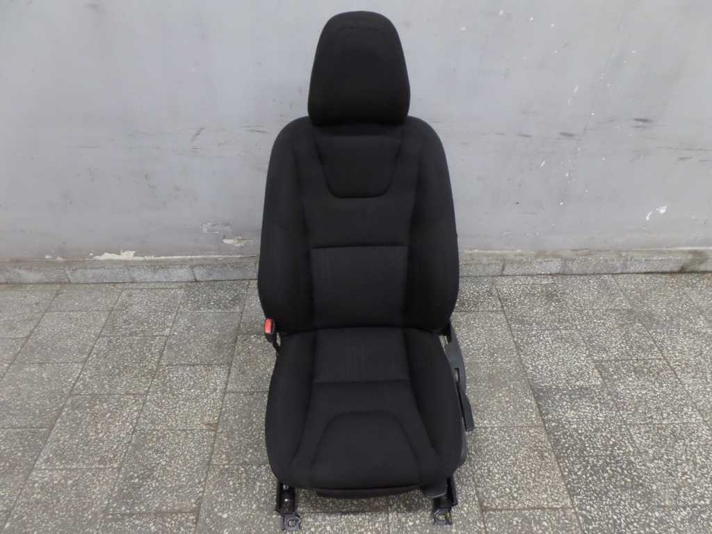 VOLVO S60 II 10-17 FOTEL KIEROWCY LEWY CZARNY NAPINACZ