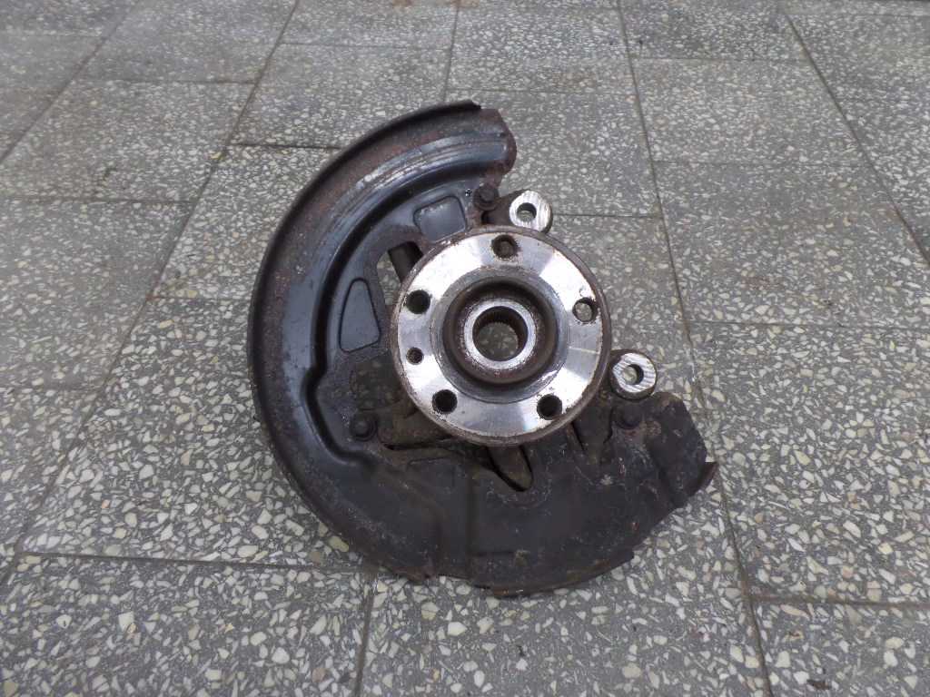 VOLVO S60 II 1.6D 10-17 ZWROTNICA PIASTA PRAWY PRZOD