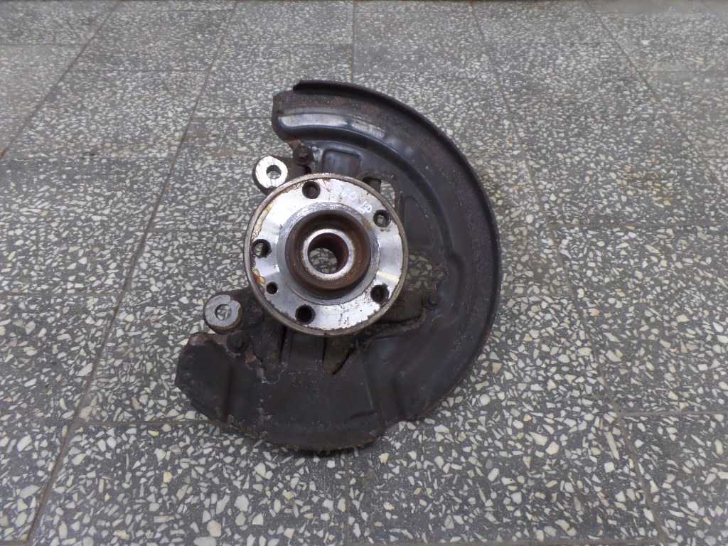 VOLVO S60 II 1.6D 10-17 ZWROTNICA PIASTA LEWY PRZOD