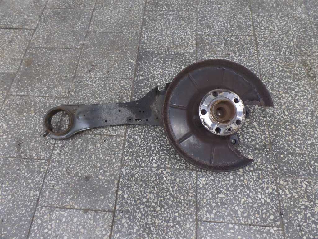 VOLVO S60 II V60 10-17 ZWROTNICA PIASTA WAHACZ PRAWY TYL