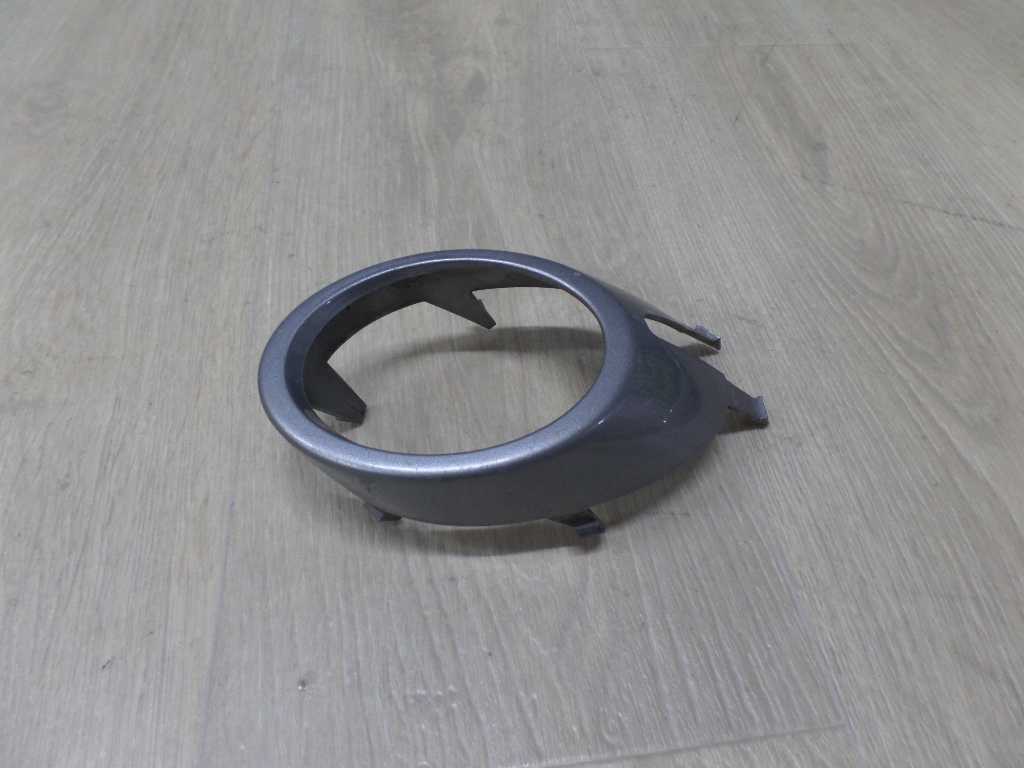 AUDI A4 B7 KRATKA HALOGENU RAMKA OCZKO 8E0807819