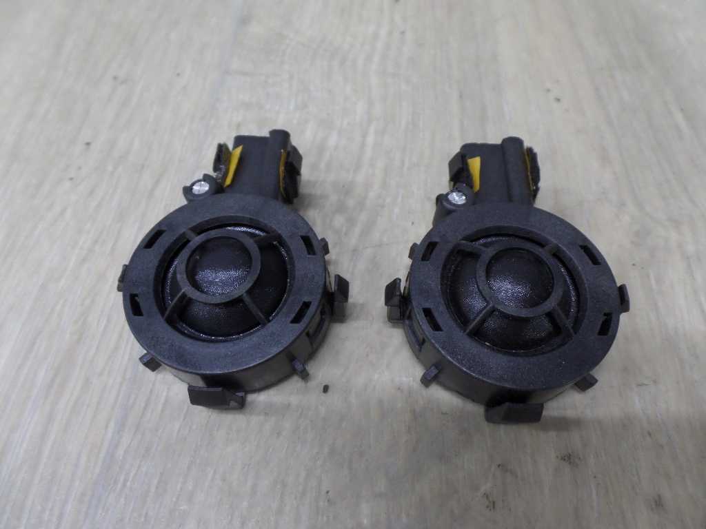 VOLVO S60 II V60 S80 II V70 III 06-17 GLOSNIK WYSOKOTONOWY TYL NIEBIESKA NAKLEJKA 31252330